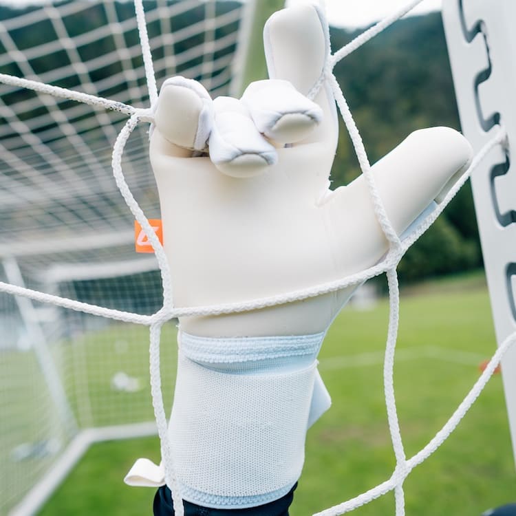 Artico_Catch_and_Keep_Torwarthandschuhe_weiss_Torwarthandschuhe