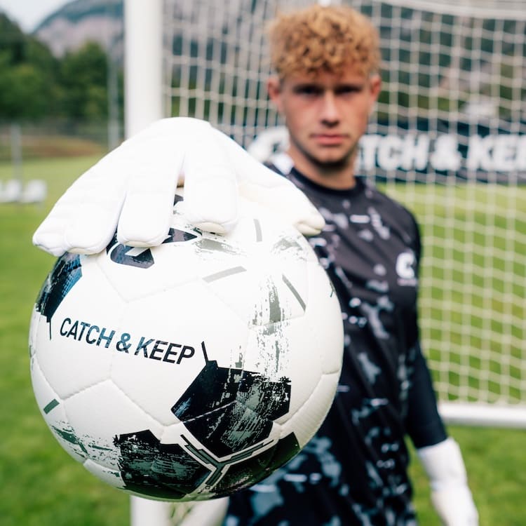 Artico_Catch_and_Keep_Torwarthandschuhe_weiss_Torwarthandschuhe_mit_Grip