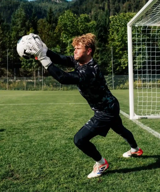 Der Artico Sensation: Weiße Profi Torwarthandschuhe mit bestem Grip - von Catch and Keep