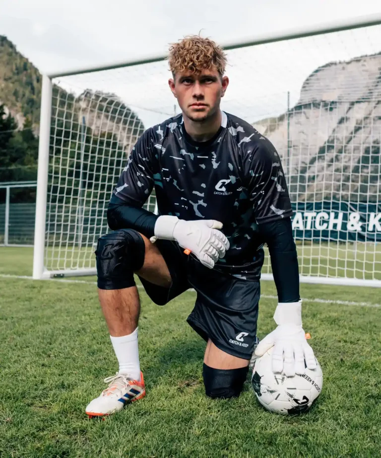 Der Artico Sensation: Weiße Profi Torwarthandschuhe mit bestem Grip - von Catch and Keep