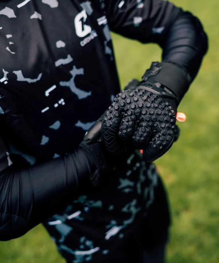 Schwarze Torwarthandschuhe von Catch & Keep: Der brandneue Nero Deep Dark mit extra starkem Octopus Grip!