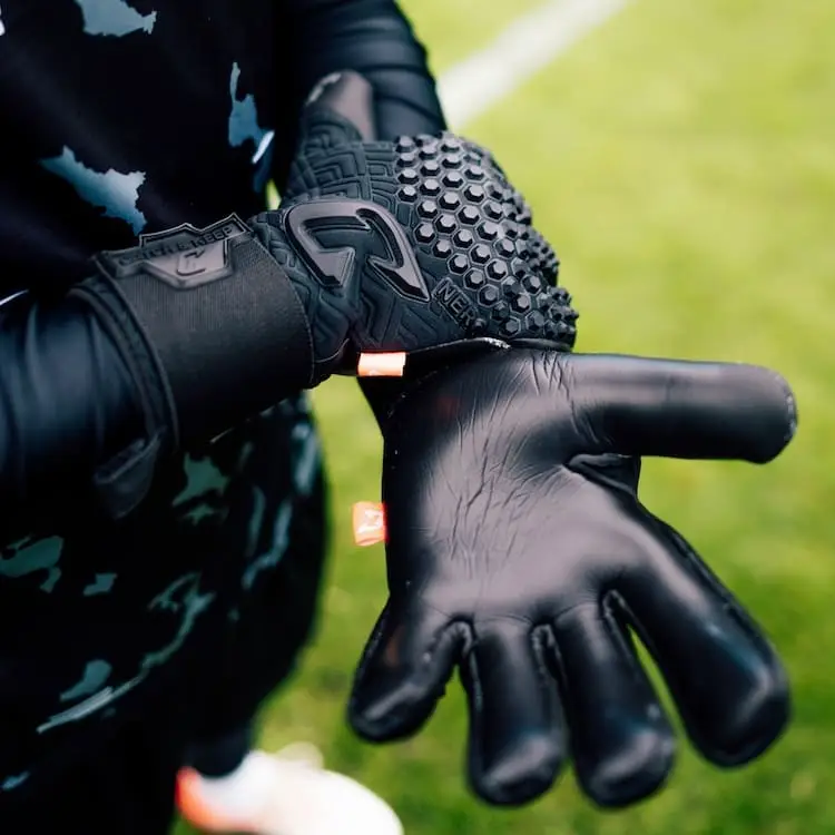 Nero Deep Dark Catch and Keep Torwarthandschuhe 4