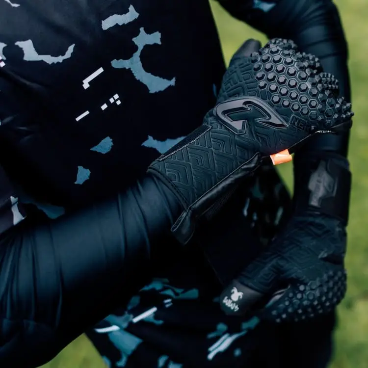 Nero Deep Dark Catch and Keep Torwarthandschuhe 5