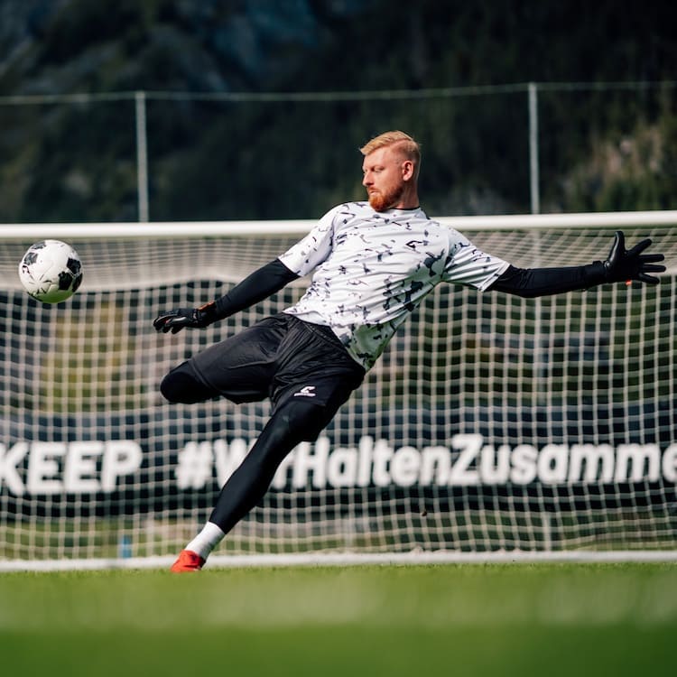 Fly_Dark_Soul_Catch_and_Keep_Torwarthandschuhe_Schwarz_Für_Torhüter_Handschuhe_mit_Grip