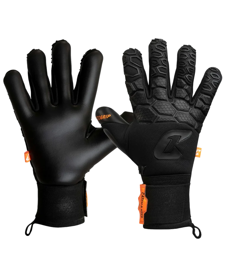 Der Fly Dark Soul: Schwarze Torwarthandschuhe mit tollem Grip und Hybrid-Schnitt - tolle Passform!