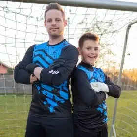 Torwarttrikots für Kinder und Erwachsene in Blau - von Catch and Keep Torwartbekleidung