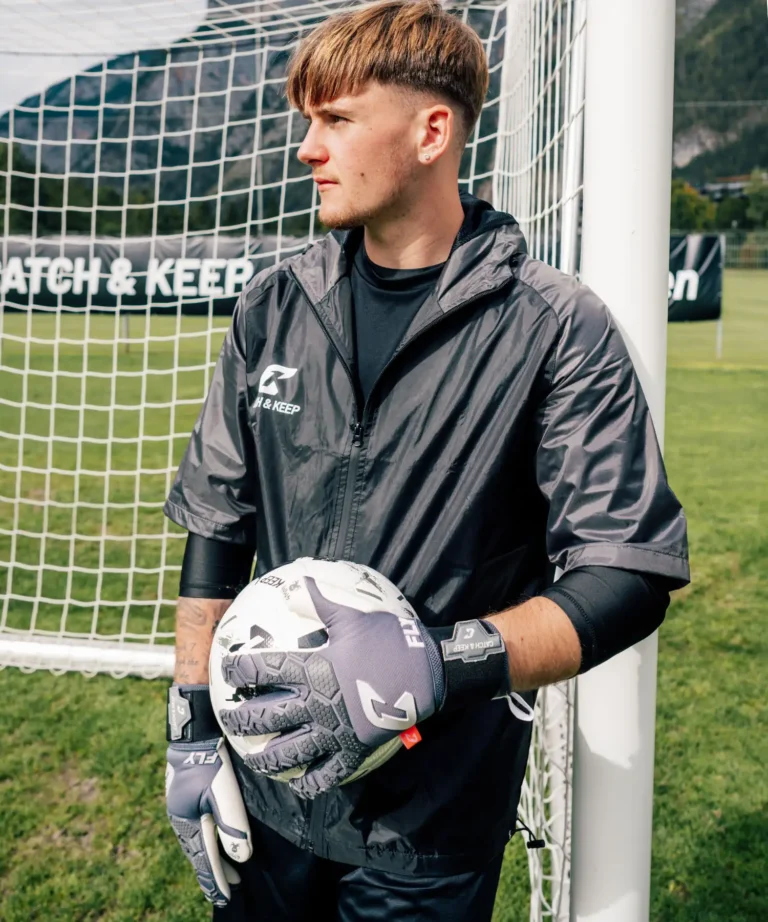 Graue Torwarthandschuhe von Catch and Keep: Der Fly Grey Soul mit perfekter Passform