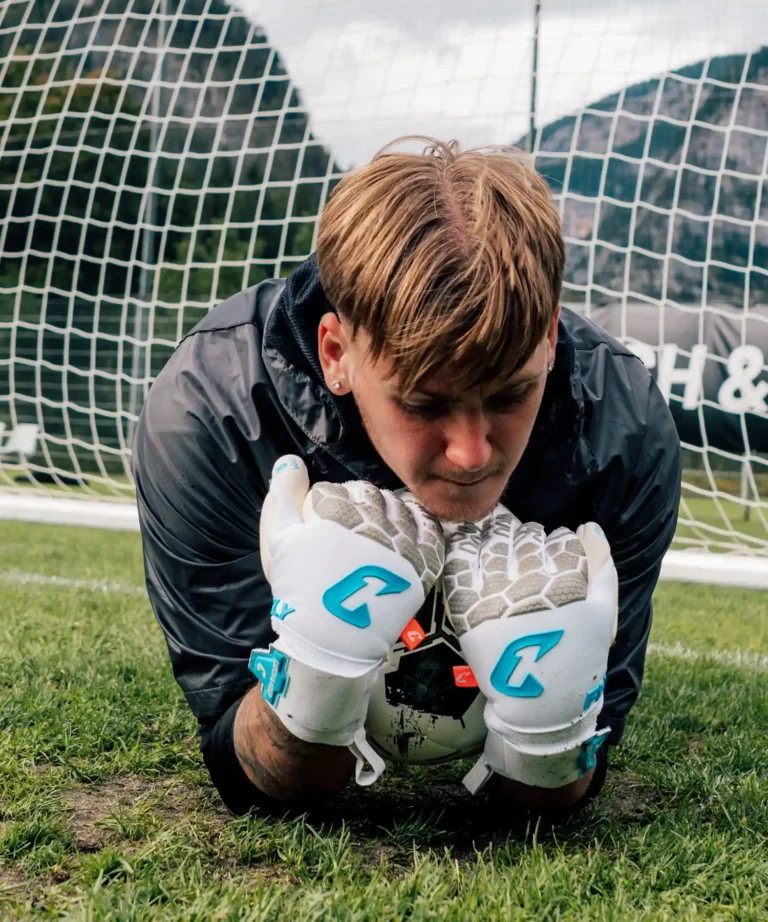 Der Fly White Soul: Weiße Profi Torwarthandschuhe mit tollem Grip