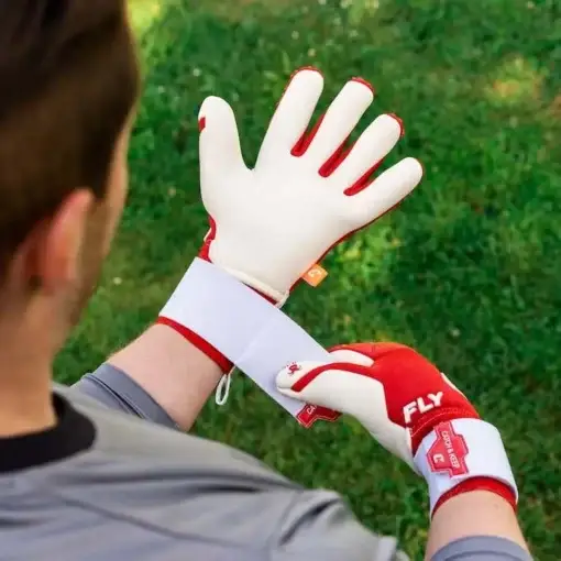 Der Fly Red Soul: Rote Profi Torwarthandschuhe von Catch and Keep mit tollem Grip