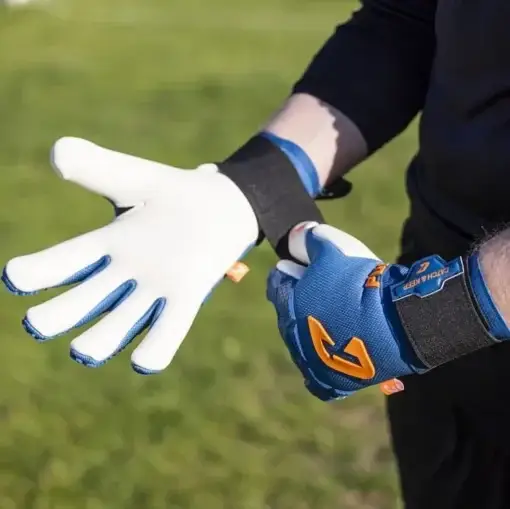 Blaue Torwarthandschuhe für Herren: Der Fly Blue Soul mit starkem Halt!