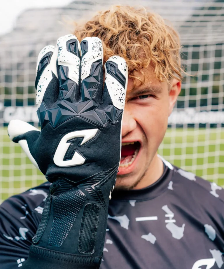 Torwarthandschuhe in Weiß & Schwarz: Der neue Pulse X Black mit ultimativem Grip ist da!