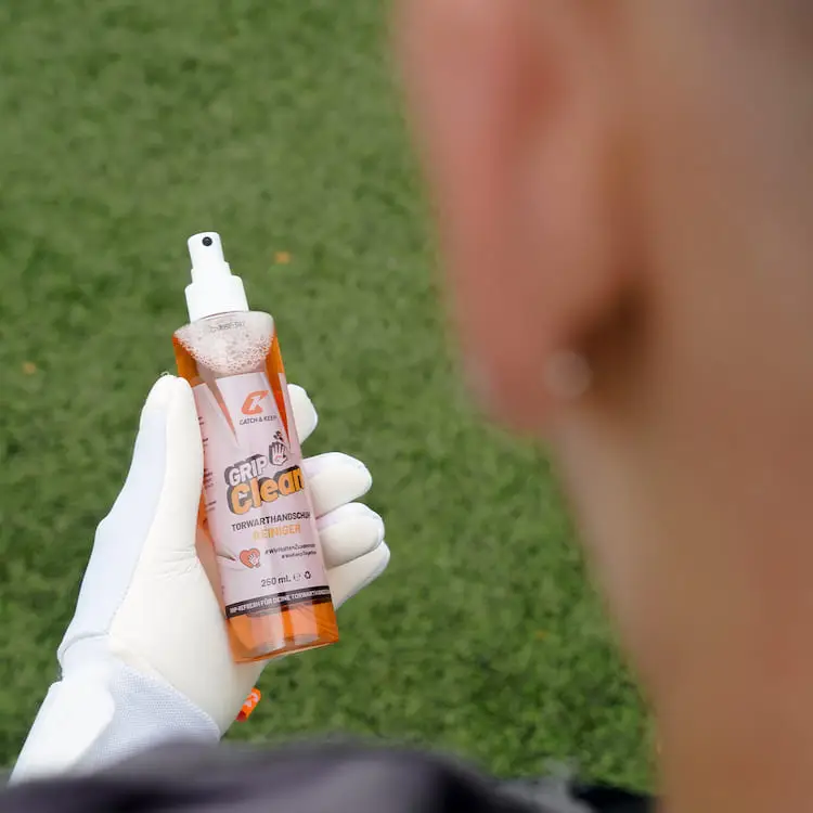 Grip Clean Catch and Keep Reinigungsspray für dreckige Torwarthandschuhe