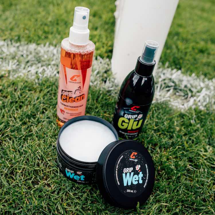 Triple_Grip_Bundle_Catch_and_Keep_Reinigungsset_für_Torwarthandschuhe