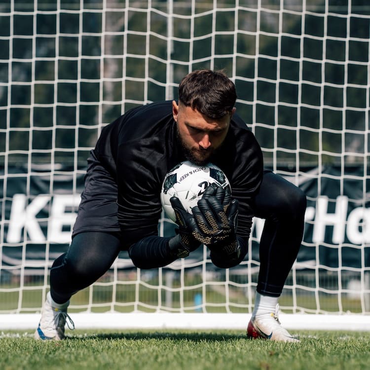 Revolution_Gold_Catch_and_Keep_Torwarthandschuhe_schwarz