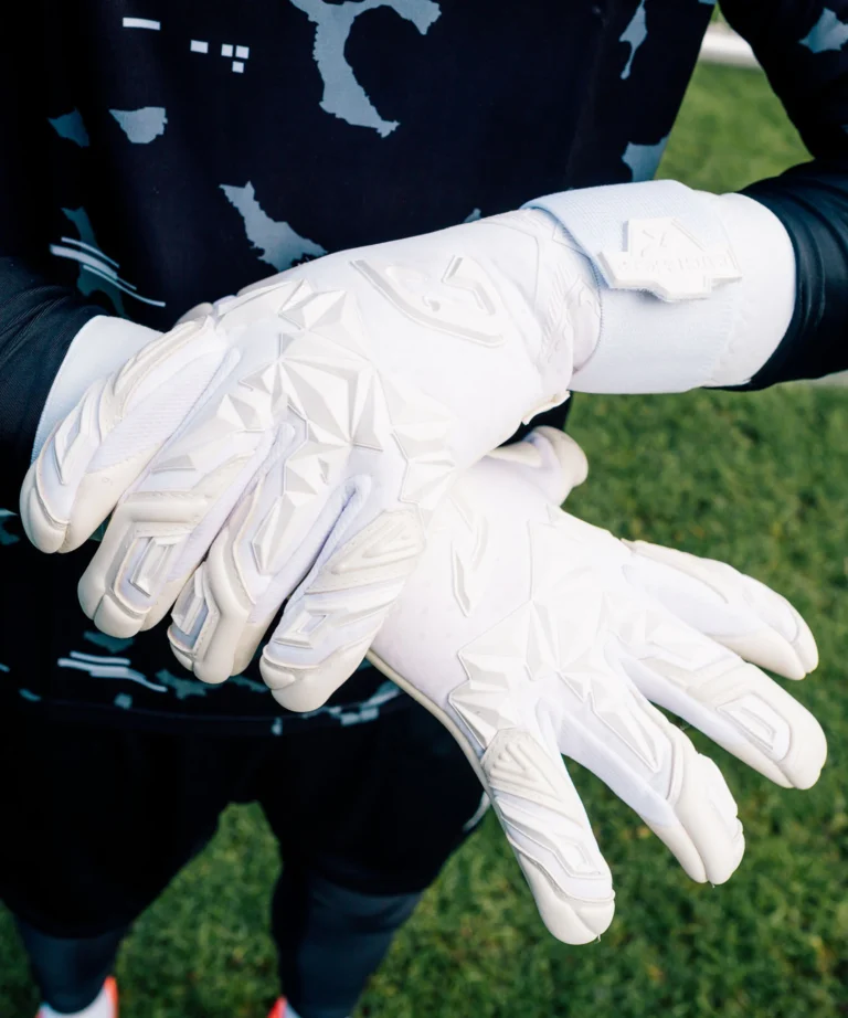 Profi Torwarthandschuhe für Herren in Weiß: der Pulse All White mit bestem Grip