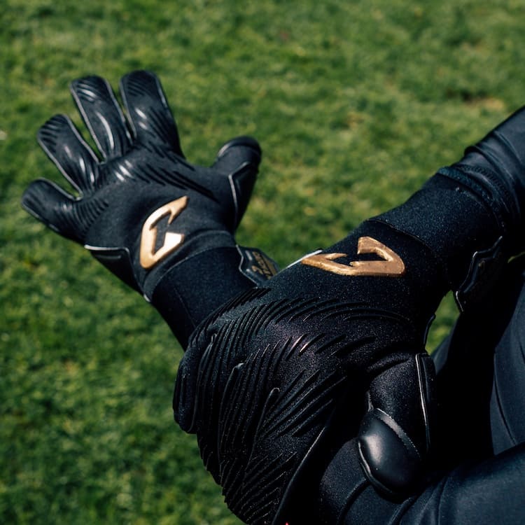 Invictus Black Gold Catch and Keep Torwarthandschuhe 2