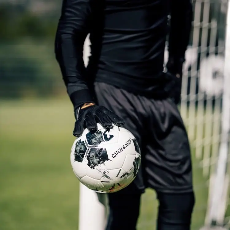 Invictus Black Gold Catch and Keep Torwarthandschuhe 4