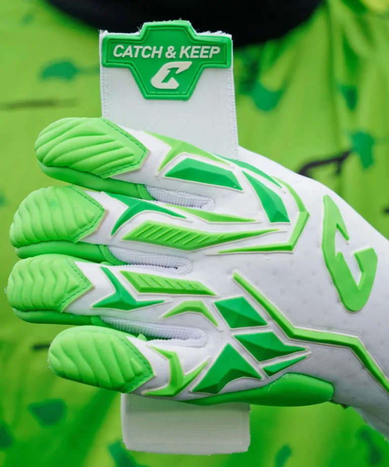 Profi-Torwarthandschuhe mit Extra Grip bei Regen: der Vivor in Grün - nur bei Catch and Keep