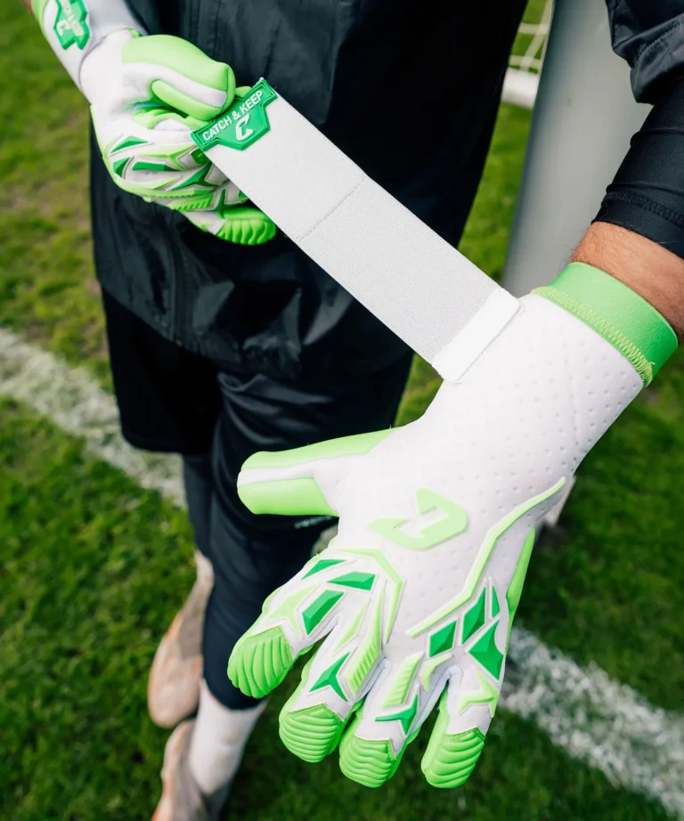 Profi-Torwarthandschuhe mit Extra Grip bei Regen: der Vivor in Grün - nur bei Catch and Keep