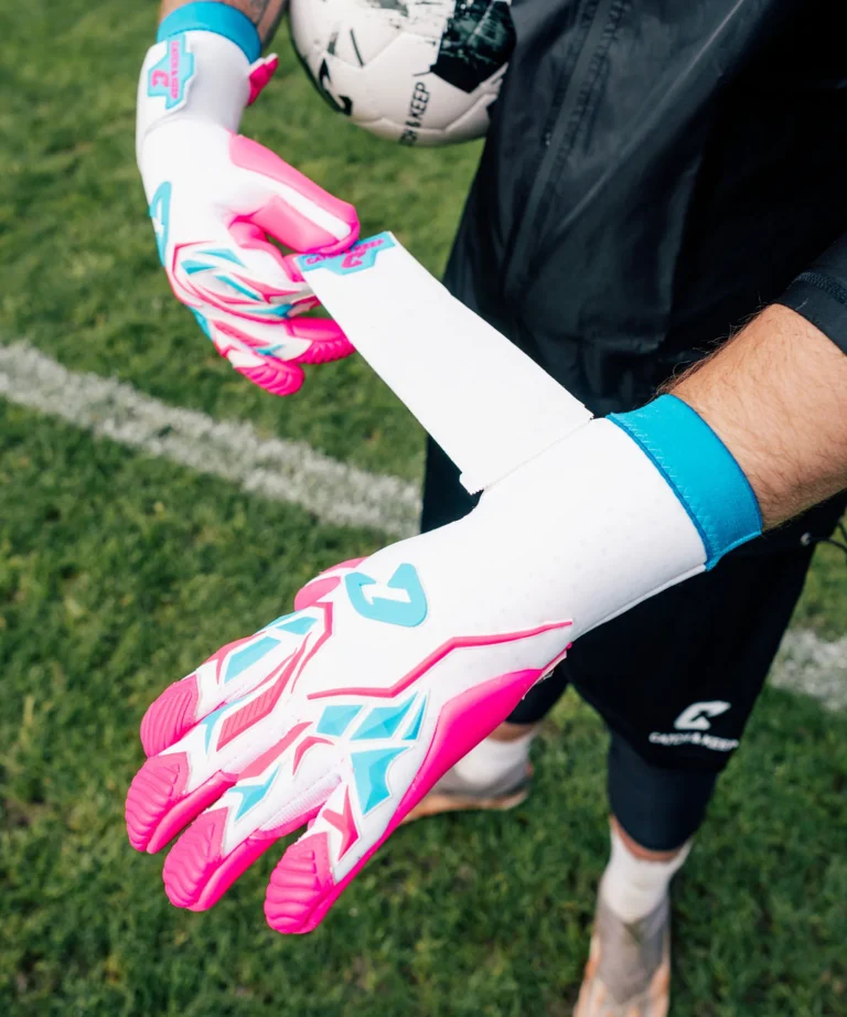 Profi-Torwarthandschuhe mit Extra Grip bei Regen: der Vivor in Pink - nur bei Catch and Keep