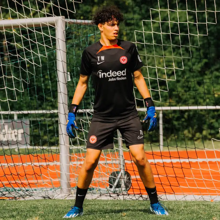 Anas-El-Morabit-Eintracht-Frankfurt-U17-Catch-and-Keep-Testimonial