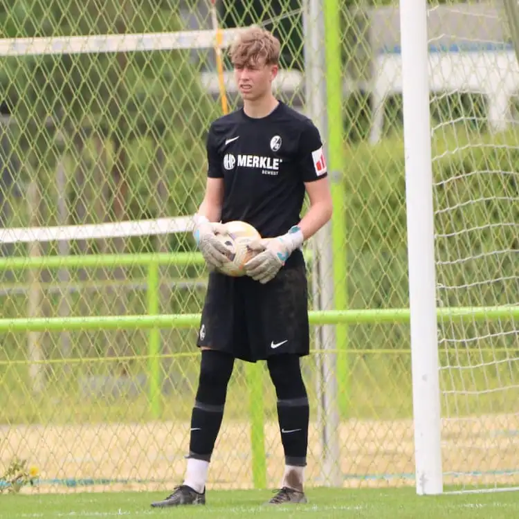 Elias-Etringer-SC-Freiburg-U19-Catch-and-Keep-Testimonial
