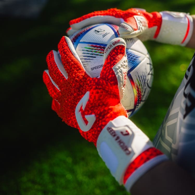 Catch & Keep Torwarthandschuhe mit extra Grip und Top Passform! - Der Force Pro Fire ist unser Vorzeigemodell in Orange