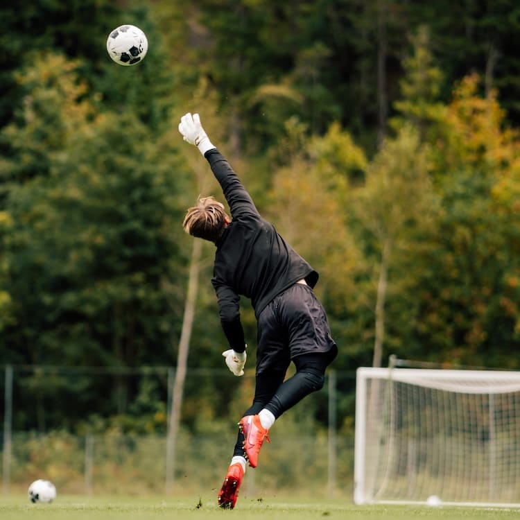 Invictus_White_Gold_Catch_and_Keep_Torwarthandschuhe_Weiss_Torwarthandschuhe_mit_Grip