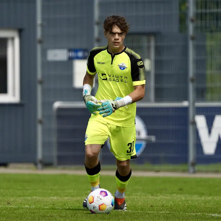 Konstantin-Sommer-SC-Paderborn-U17-Catch-and-Keep-Testimonial