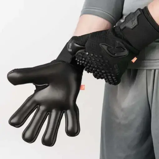 Torwarthandschuhe Kinder in Schwarz mit Ultra Grip: Den Nero gibt es jetzt auch für Junioren!