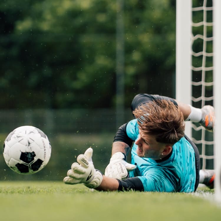 Day_NXT_Catch_and_Keep_Torwarthandschuhe_Weiss_Handschuhe_Für_Torhüter_mit_Grip