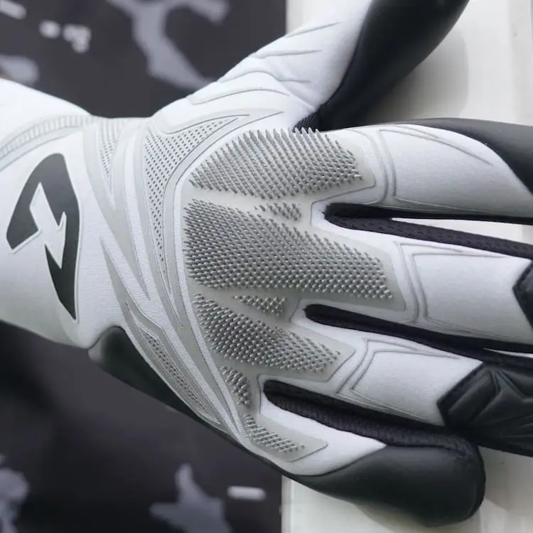 Future Vision silvR Catch and Keep Torwarthandschuhe 3D Punching Zone