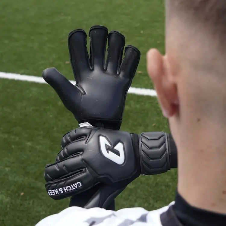 Night NXT Hybrid Cut Catch and Keep Torwarthandschuhe schwarzer Latex