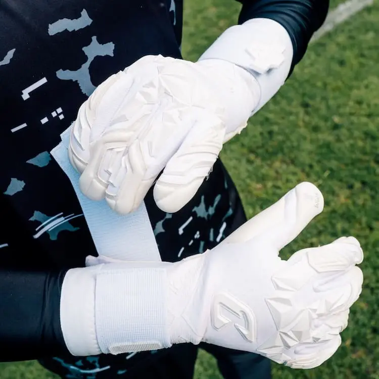 Pulse X All White Catch and Keep Torwarthandschuhe 9