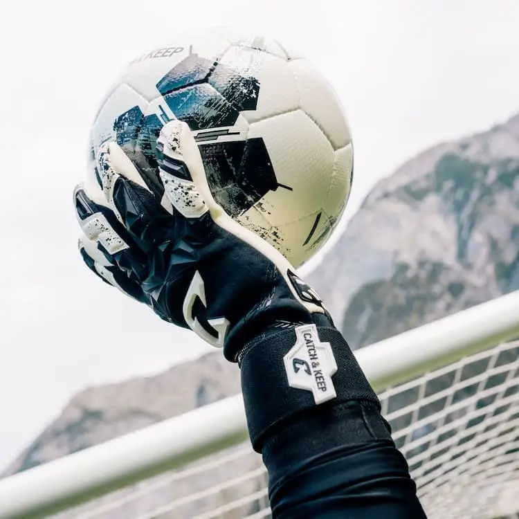 Pulse X Black Catch and Keep Torwarthandschuhe 6