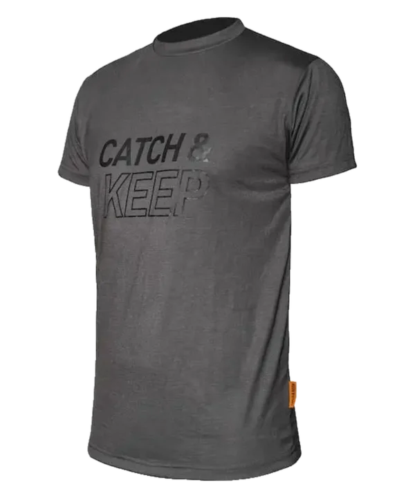 C&K Shirt Fit Cotton in Dunkelgrau mit schwarzem Catch & Keep Schriftzug – Produktbild