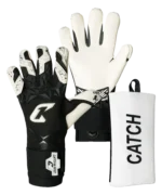 Catch & Keep Torwarthandschuh Pulse X in Schwarz – Rückhand und Innenhand neben weißem CATCH-Beutel