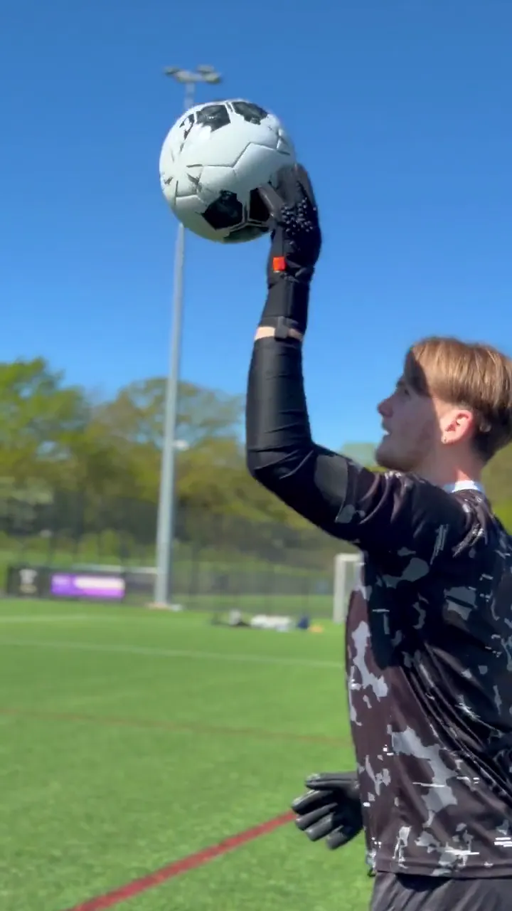 Nero Deep Dark in Aktion – Catch & Keep Torwart-Video
