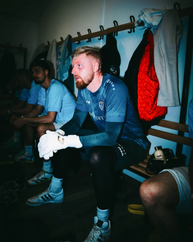 Weil wir euch zur 100K-Party eine Woche voller Überraschungen versprochen haben, kommt hier direkt das nächste Highlight:

🎁 GIVEAWAY TIME
Felix Thiel mischt die Icon League aktuell ordentlich auf (und zwar mit Stil & Glanzparaden) – und du kannst seine matchworn Gloves mit Autogramm abstauben! 💥

So geht’s:
1️⃣ Kommentiere, wie groß Felix Thiel ist (mehrere Versuche erlaubt)
2️⃣ Like den Post
3️⃣ Folge @catchandkeep und @felixthiel33 (falls du’s nicht eh schon tust 😉

⏰ Einsendeschluss: Donnerstag, 22.05.2025 I 23:59 Uhr
Let’s go, Keeper-Fam!

#WirHaltenZusammen #IconLeague #CatchAndKeep #FelixThiel #buzzclub #Torwarthandschuhe
