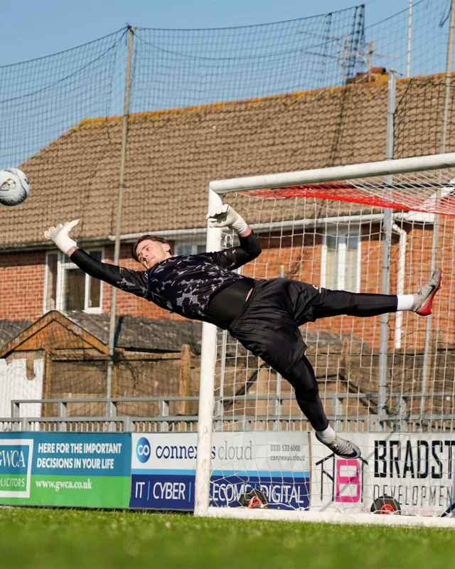 Smiles & Saves 🧤😆 Start the week right ✔️