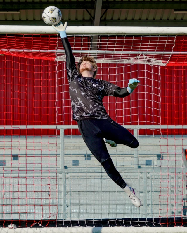 Catch.
Hold.
Repeat.

AERO VIRX BLUE 🧤
→ swipe.