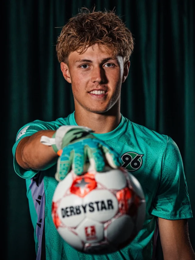 🇩🇪 Einer, den man bei Hannover im Auge behalten sollte 👏🧤

Stolz darauf, mit der Jugendakademie von Hannover 96 zusammenzuarbeiten und die nächste Generation von Torhütern zu unterstützen. 🤝

🏴󠁧󠁢󠁥󠁮󠁧󠁿 One to watch at Hannover 👏🧤 

Proud to partner with Hannover 96’s youth academy and support the next generation of goalkeepers. 🤝