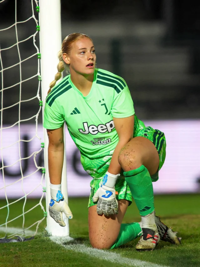 🇩🇪 Die Chance erarbeitet. Auf dem Platz abgeliefert. 🖤
Last Game Recap: Starke Performance von Larissa für Juventus Turin.

🇬🇧 Earned the opportunity. Delivered on the pitch. 🖤
Last Game Recap: Strong performance from Larissa for Juventus Turin.